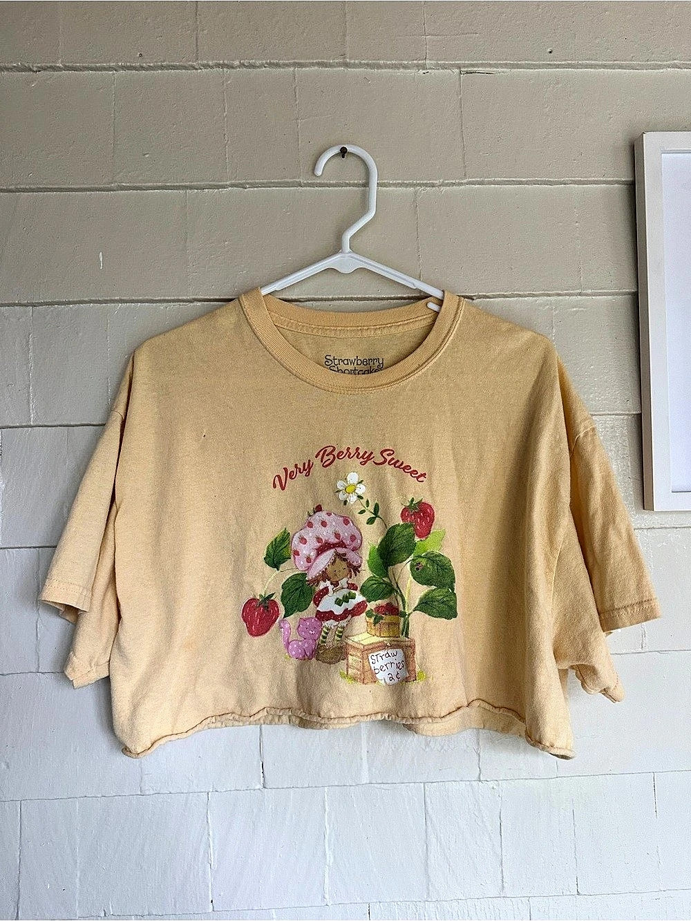 Strawberry Shortcake cropped graphic tee Yellow